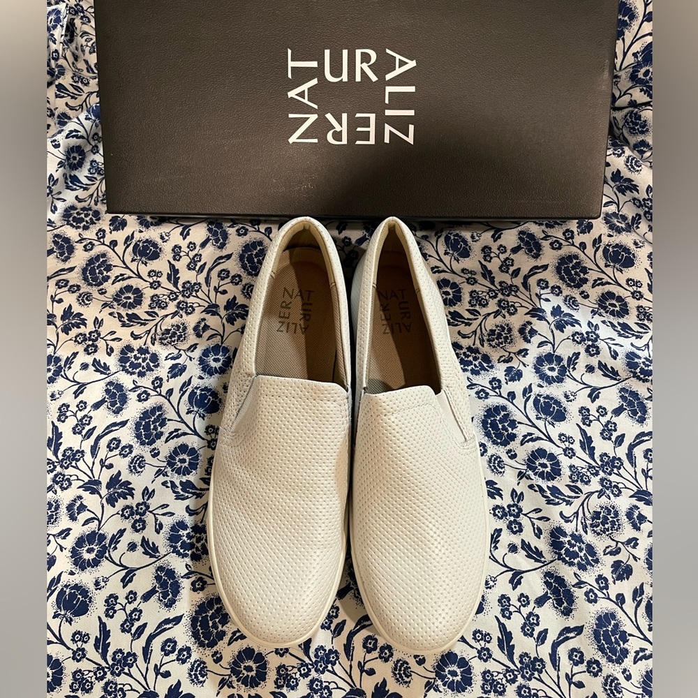 NWT Naturalizer Marianne Slip-On Sneaker White Size 8